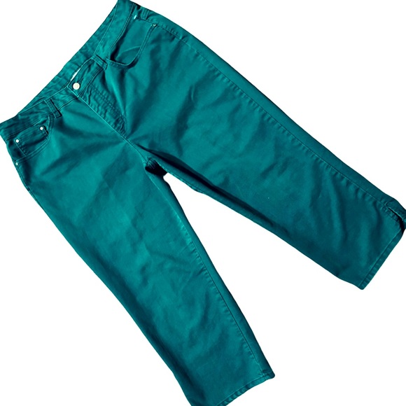 Jaclyn Smith Collection Classic Capris , Women Capris , Classic Women Capris - Picture 1 of 9